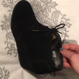 Tom's black suede lace up wedges